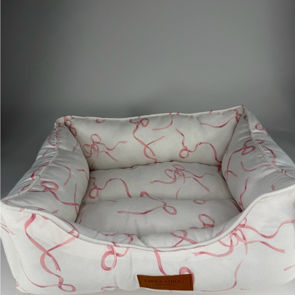 🐾 Laura Ashley Pink and White Swirl Ribbon Reversible Pet Bed 🐾 - Picture 6 of 7